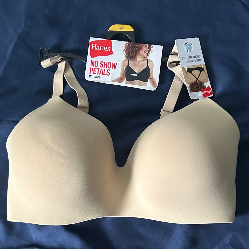 Hanes Wirefree No Show Petals Bra - Tan